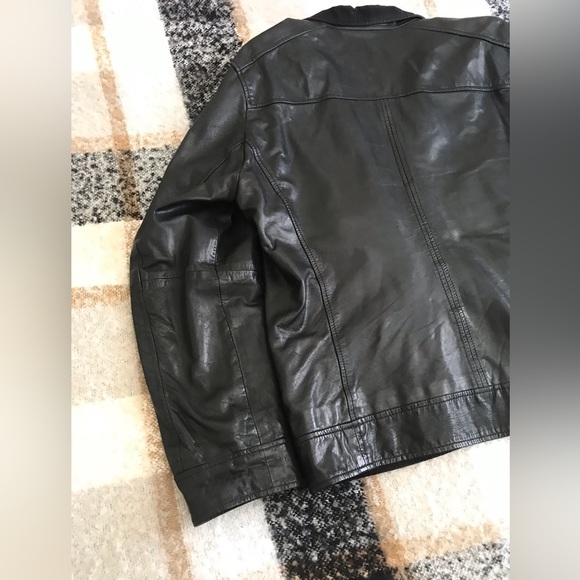 Luxurious Hugo Boss Black real leather jacket. - Picture 8 of 16